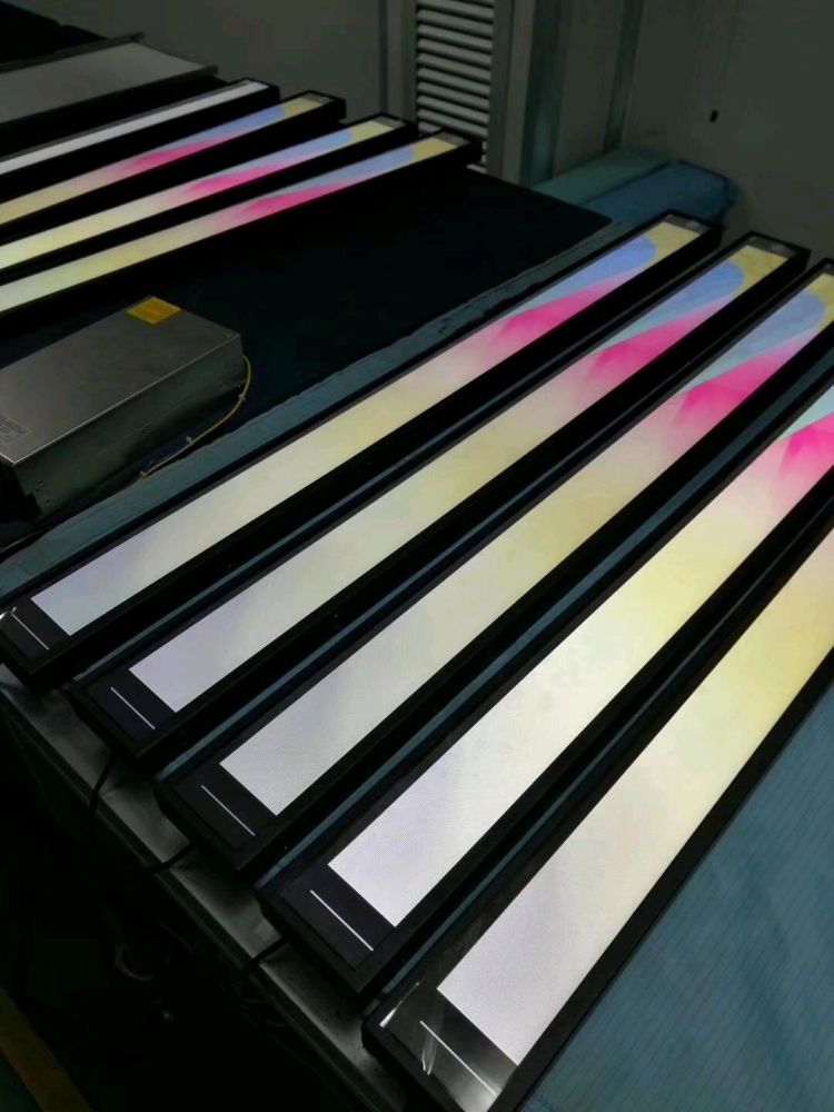 stretched lcd display